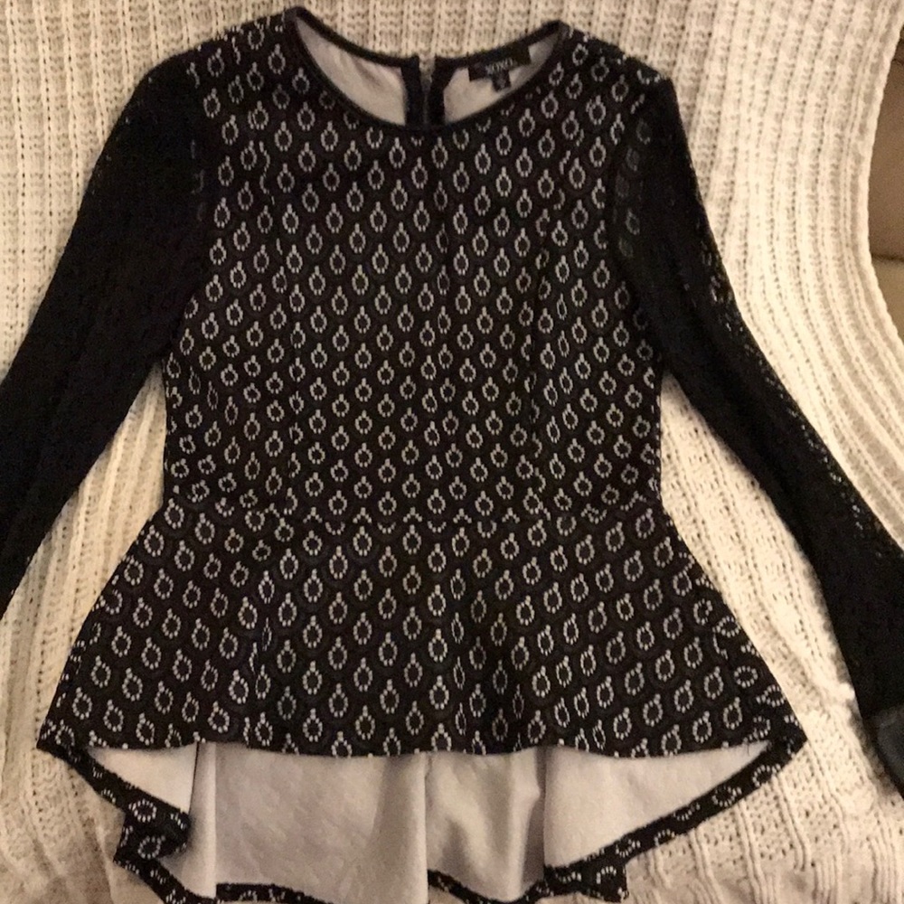 Flattering Versona XOXO long sleeved lace blouse.